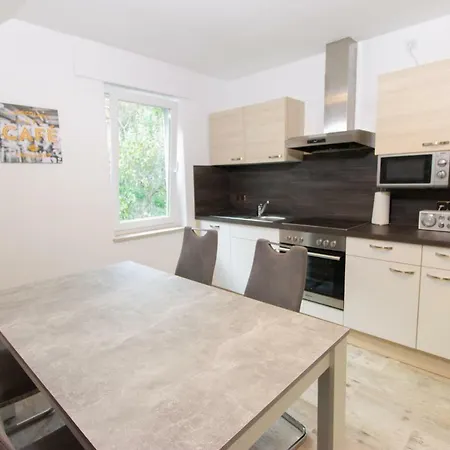 T. Muellers | Nr. 2 Apartment *